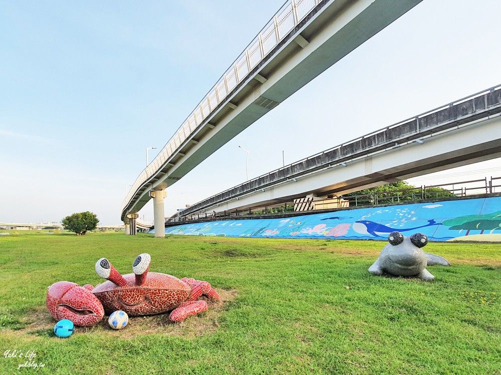 台北士林親子景點》日光水岸廣場～社子大橋下遊戲場，免曬太陽特色公園（有停車場） - yuki.tw