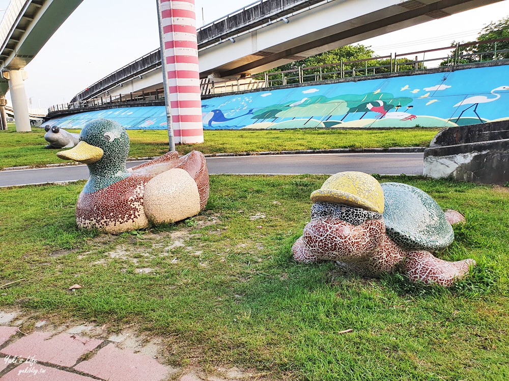 台北士林親子景點》日光水岸廣場～社子大橋下遊戲場，免曬太陽特色公園（有停車場） - yuki.tw