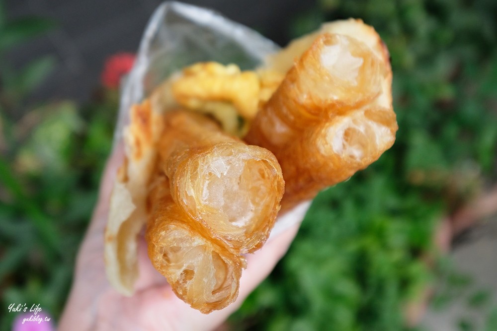 萬華美食》原西園橋下燒餅油條~龍山寺熱門排隊早餐，現烤燒餅夾油條超酥超香！ - yuki.tw