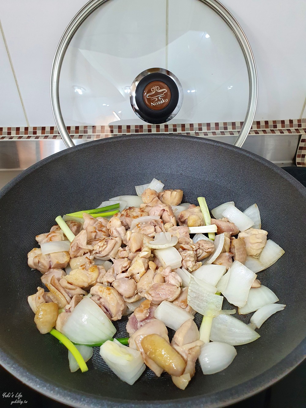 簡單食譜》馬鈴薯燉肉～白飯好朋友也太下飯了！鬆軟馬鈴薯超好吃～ - yuki.tw