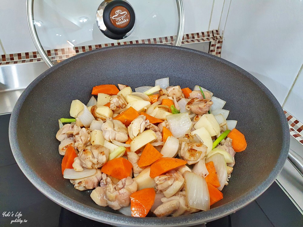 簡單食譜》馬鈴薯燉肉～白飯好朋友也太下飯了！鬆軟馬鈴薯超好吃～ - yuki.tw