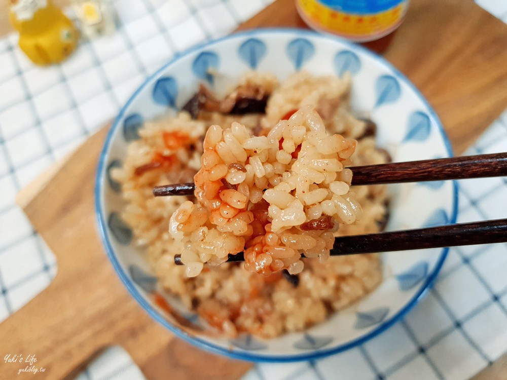 電鍋料理簡單食譜》電鍋油飯超簡單零失敗！白米油飯香Ｑ充滿古早味！ - yuki.tw