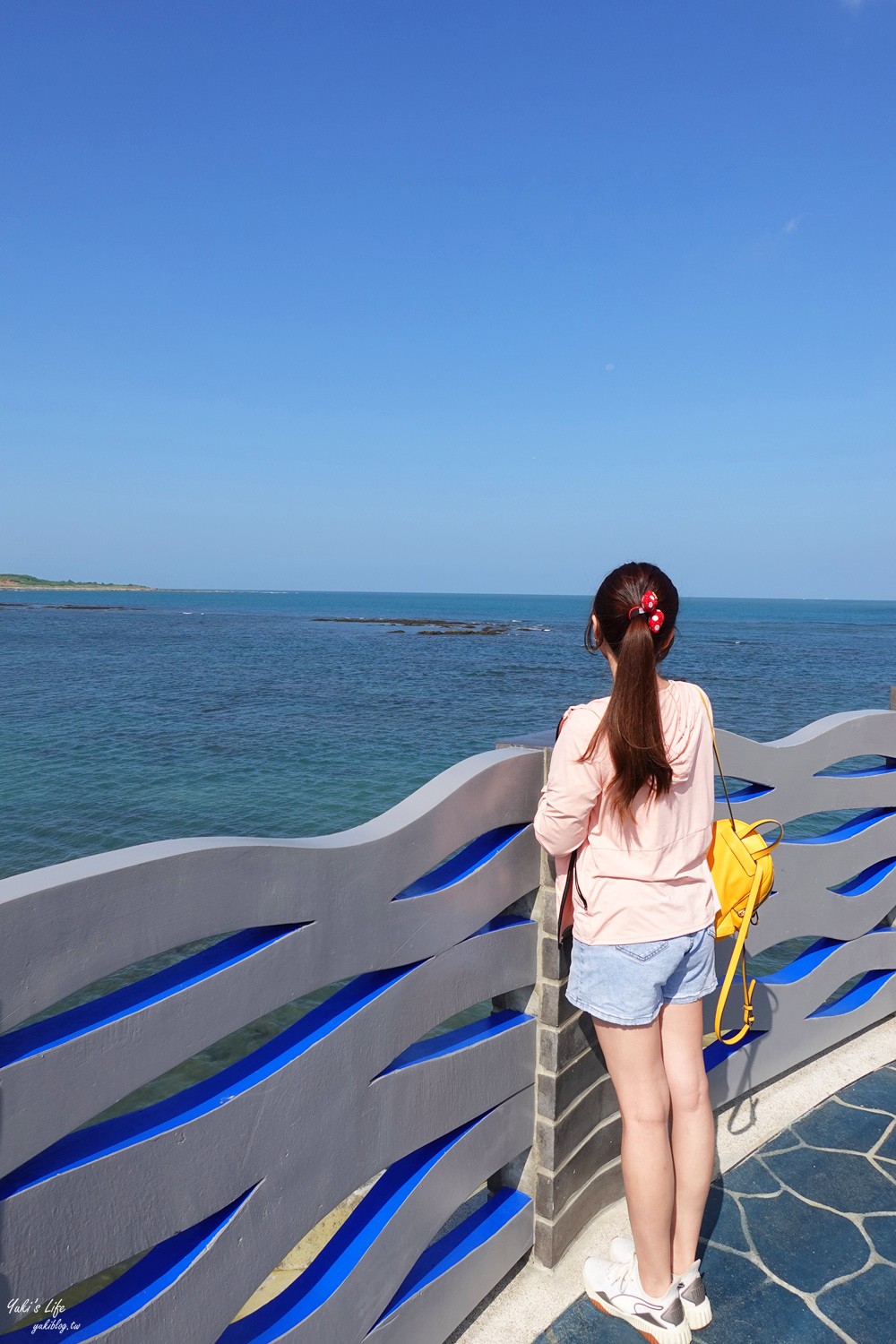 新！三芝看海景點「芝蘭公園海上觀景平台」藍色大海波浪設計就像走進海上 - yuki.tw