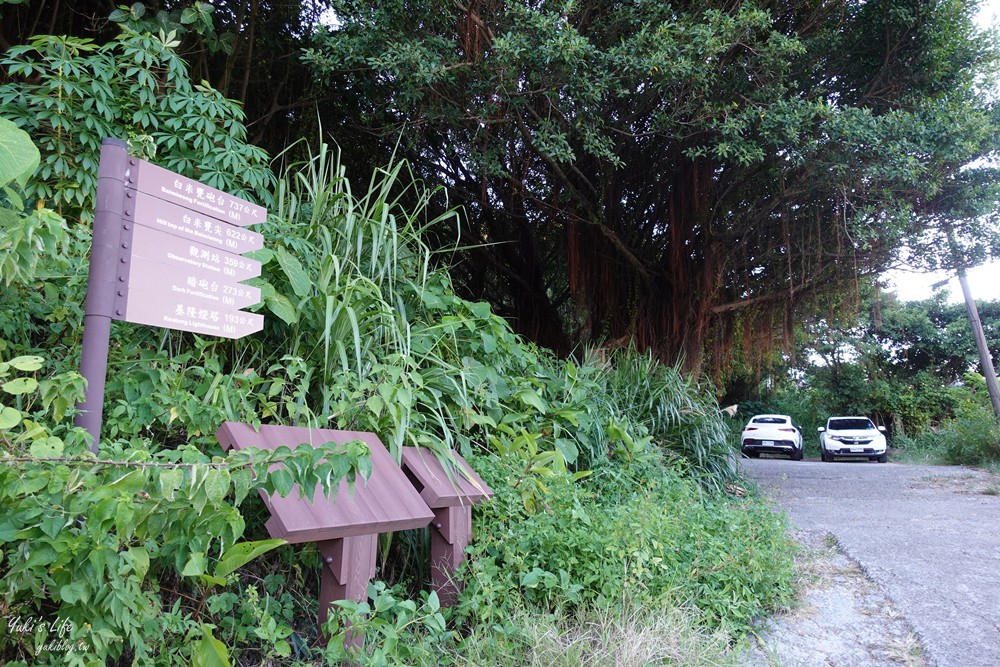 假日看海景點「基隆燈塔觀測台」寬闊觀景平台~走入海裡海景步道~遠眺基隆港碼頭作業 - yuki.tw