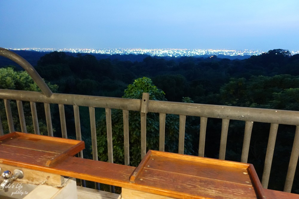 平價泡腳賞夜景好愜意~景觀不錯，一人一池泡腳看夜景超悠閒！還能用餐吃火鍋～適合約會或聚餐 - yuki.tw