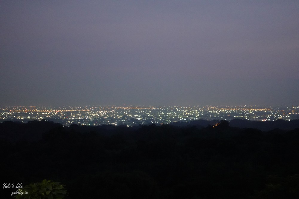 平價泡腳賞夜景好愜意~景觀不錯，一人一池泡腳看夜景超悠閒！還能用餐吃火鍋～適合約會或聚餐 - yuki.tw