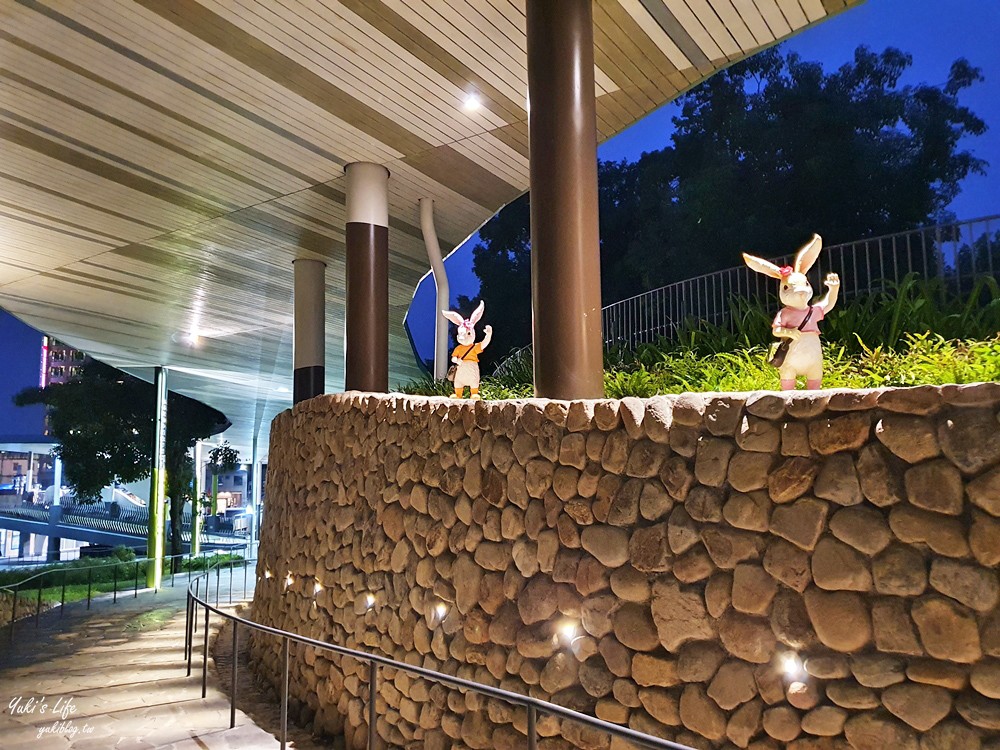 宜蘭景點》礁溪溫泉公園~幾米兔子陪你免費泡腳，超療癒的親子行程等你來(礁溪轉運站旁) - yuki.tw