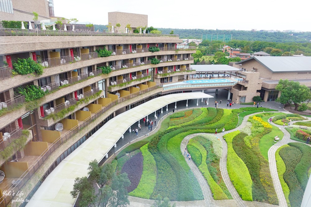 桃園草莓季甜點》逛史努比棒球主題館，吃草莓泡芙~名人堂花園大飯店美食 - yuki.tw