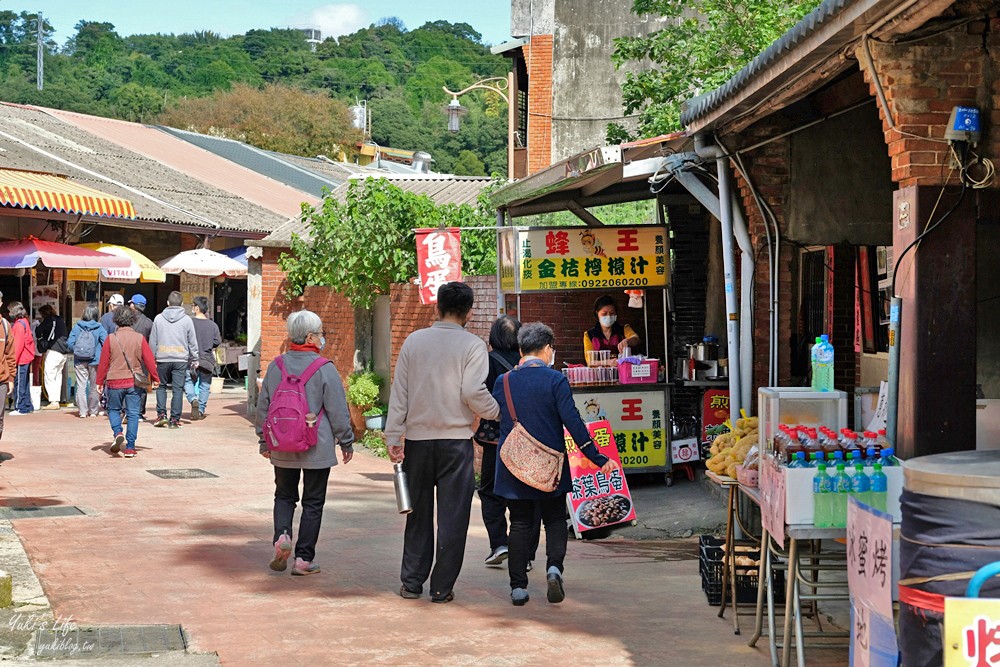 桃園三坑老街》客家村百年建築一條街，必吃經典美食牛汶水、菜包、紅豆牛奶冰～黑白洗水很冰涼 - yuki.tw