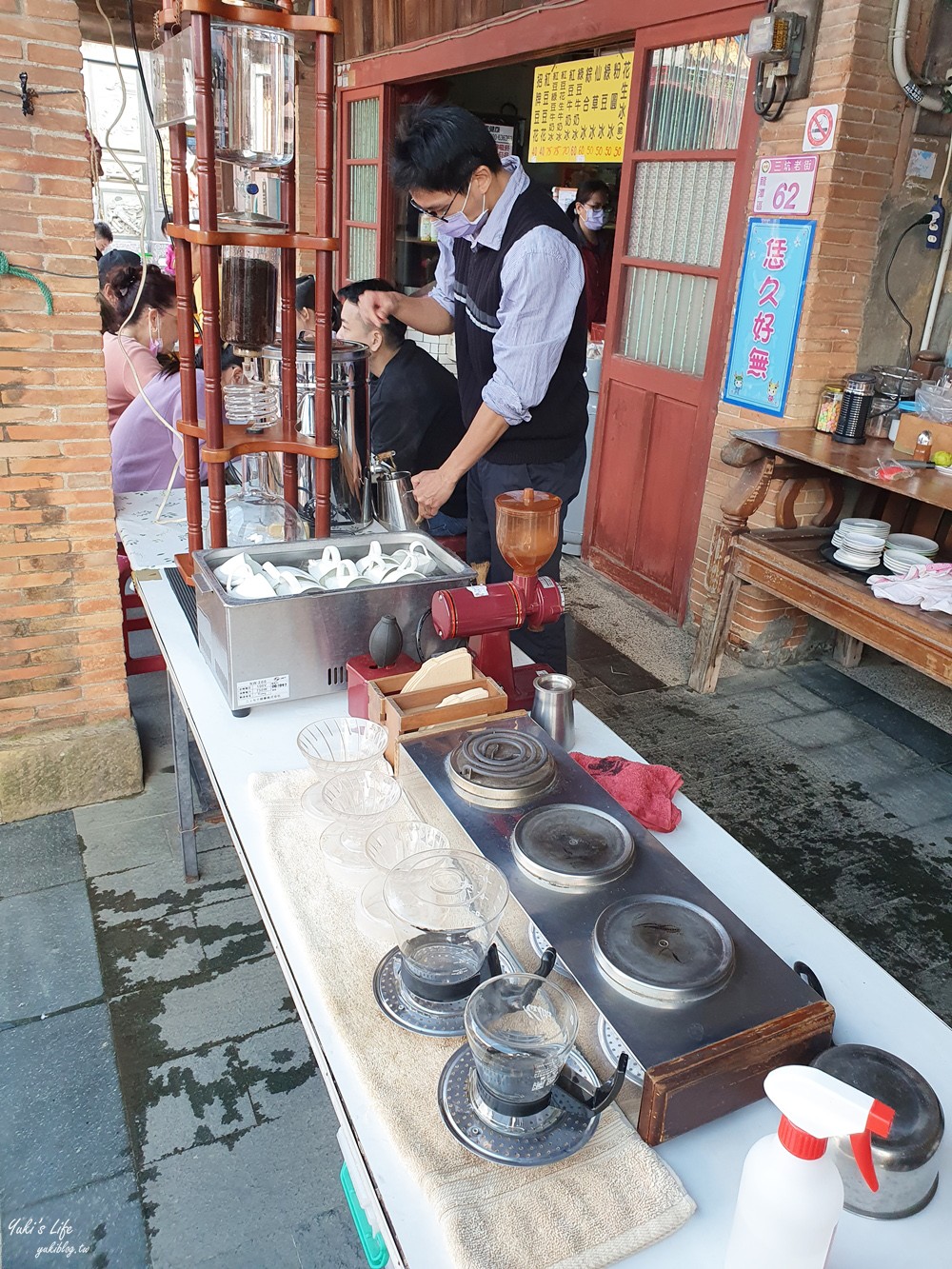 桃園三坑老街》客家村百年建築一條街，必吃經典美食牛汶水、菜包、紅豆牛奶冰～黑白洗水很冰涼 - yuki.tw