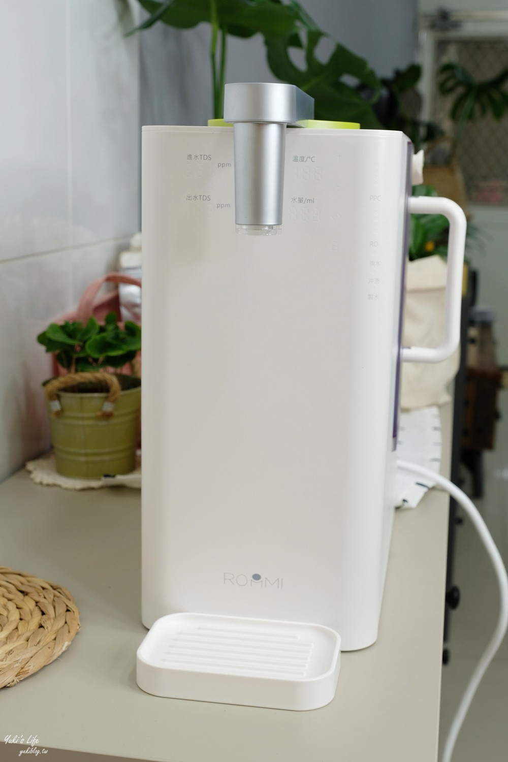 Roommi RO淨水瞬熱開飲機 『水水機』插電即用免安裝，直接加自來水，8段水溫~限時優惠中 - yuki.tw