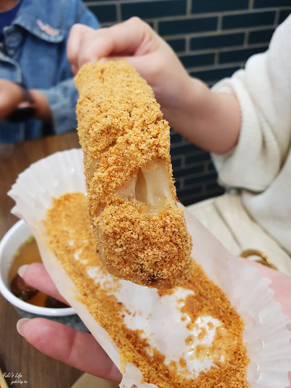 烏來老街一日遊》烏來老街美食推薦，泡湯搭台車親子之旅超好玩 - yuki.tw