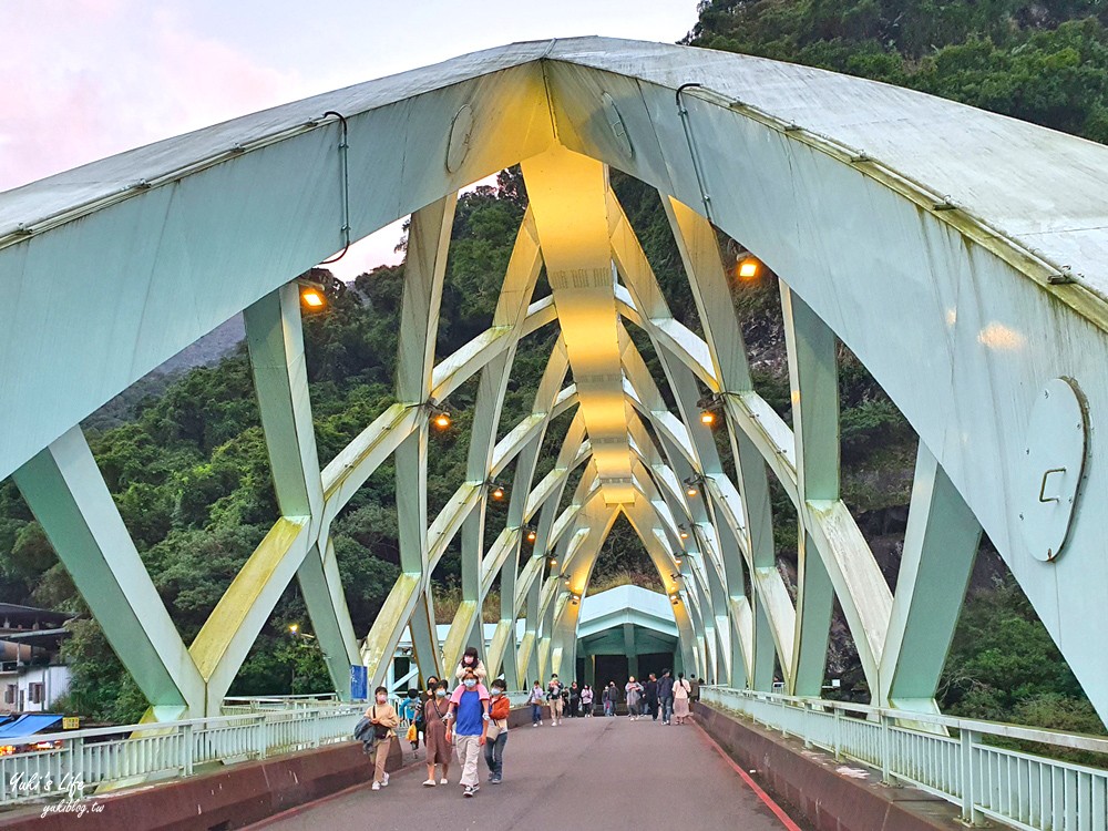 烏來老街一日遊》烏來老街美食推薦，泡湯搭台車親子之旅超好玩 - yuki.tw