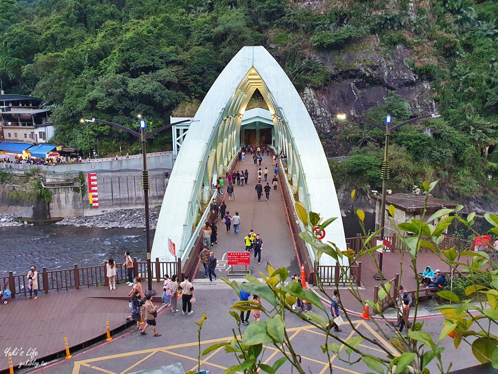 烏來老街一日遊》烏來老街美食推薦，泡湯搭台車親子之旅超好玩 - yuki.tw