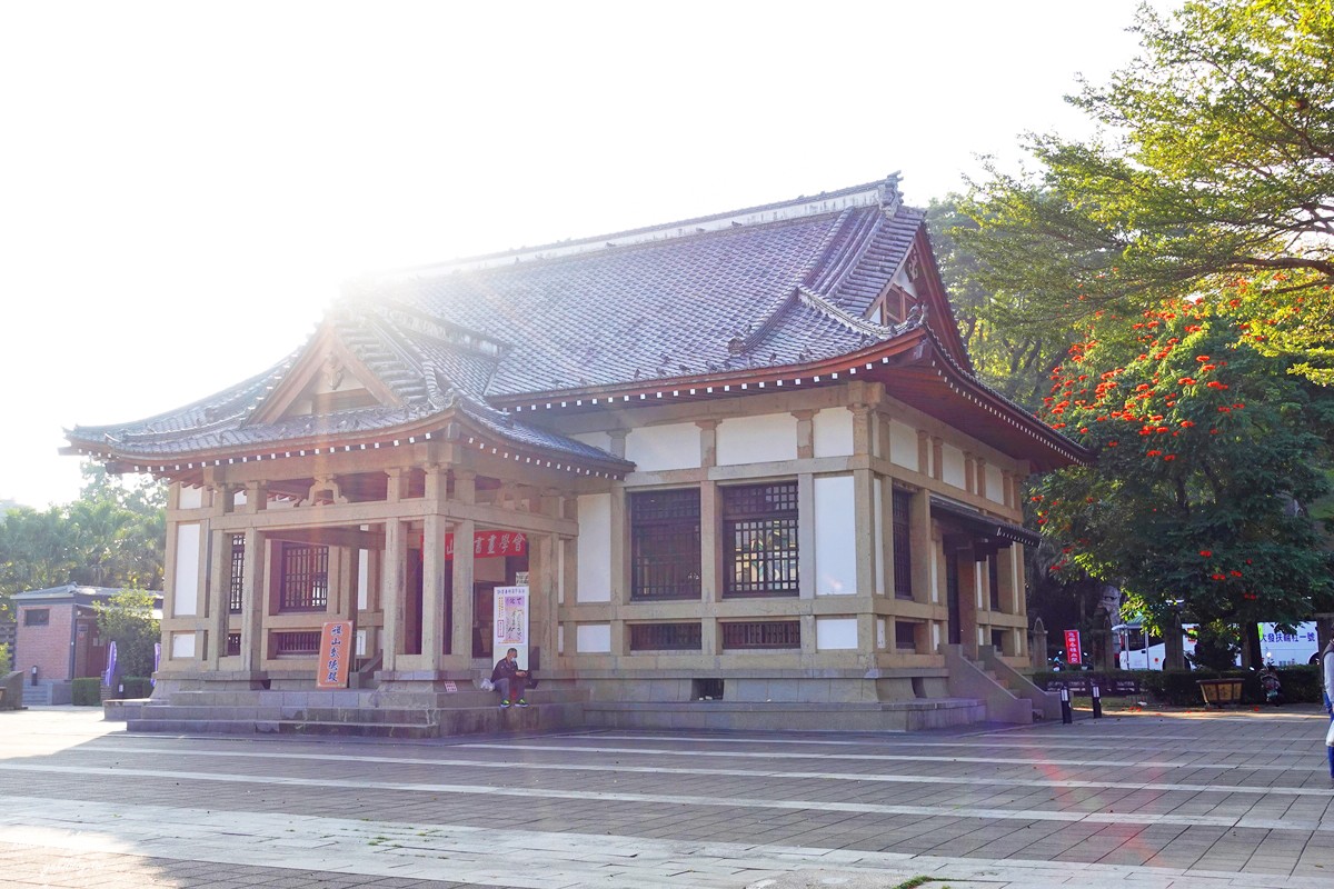 高雄旗山老街美食》小豬湯圓可愛又好吃，藍色火車站，香蕉特產伴手禮 - yuki.tw