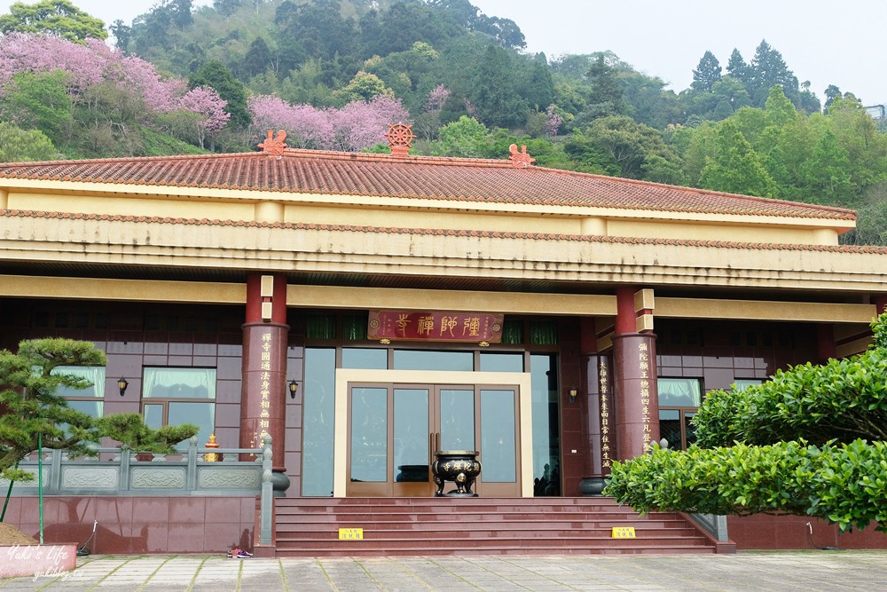 嘉義景點∣阿里山彌陀禪寺∣櫻花季粉嫩賞櫻勝地必拍點,八重櫻昭和櫻接力放送 - yuki.tw