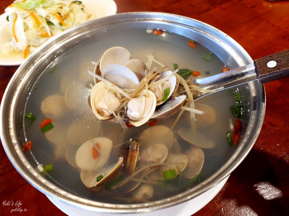 萬里美食|萬里古早風味甕仔雞|甕仔雞外酥內嫩又多汁，一吃成主顧 - yuki.tw