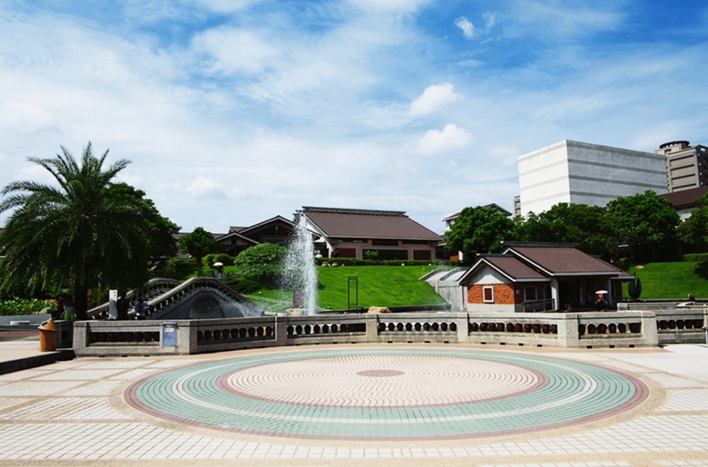 台中海線一日遊玩這7個點免門票～日式宿舍群吃冰、巨型烏魚子合照、濕地看夕陽還能逛OUTLET - yuki.tw