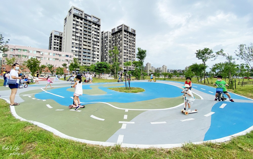 新竹AI智慧園區公園，滑步車練習場、沙坑、滑索~親子放風共融公園 - yuki.tw