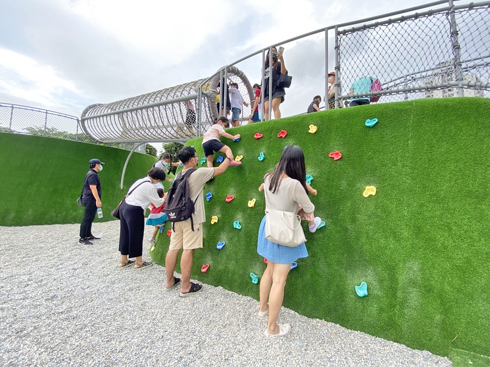 新竹AI智慧園區公園，滑步車練習場、沙坑、滑索~親子放風共融公園 - yuki.tw