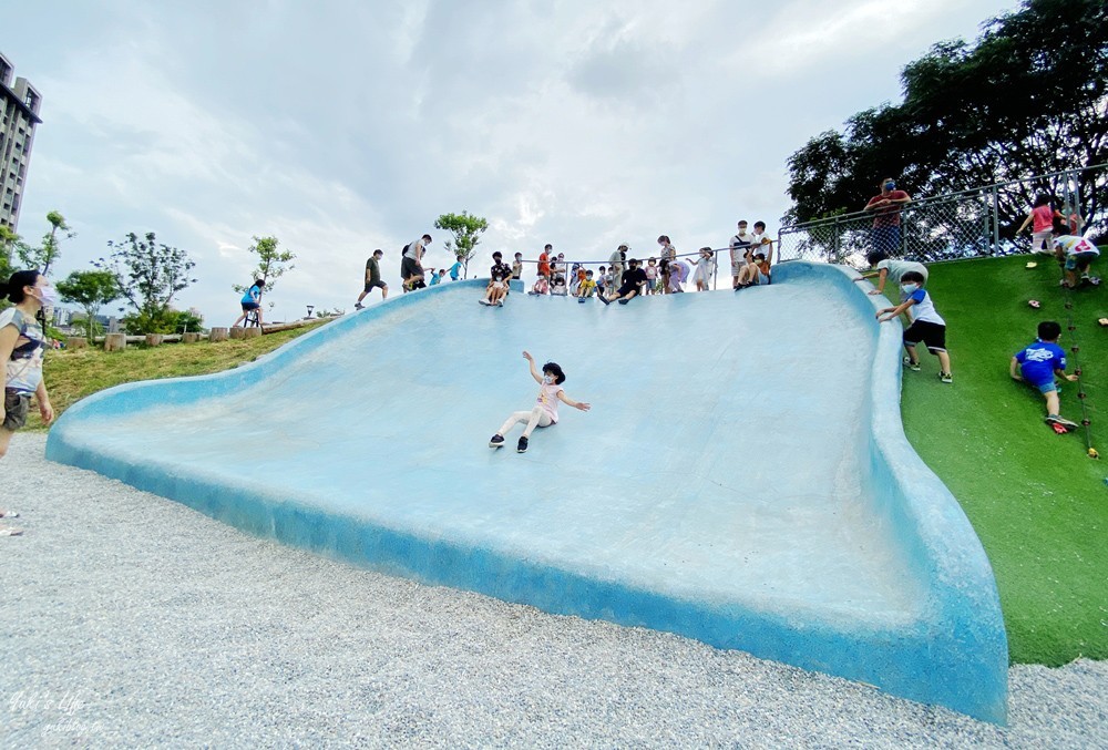 新竹AI智慧園區公園，滑步車練習場、沙坑、滑索~親子放風共融公園 - yuki.tw