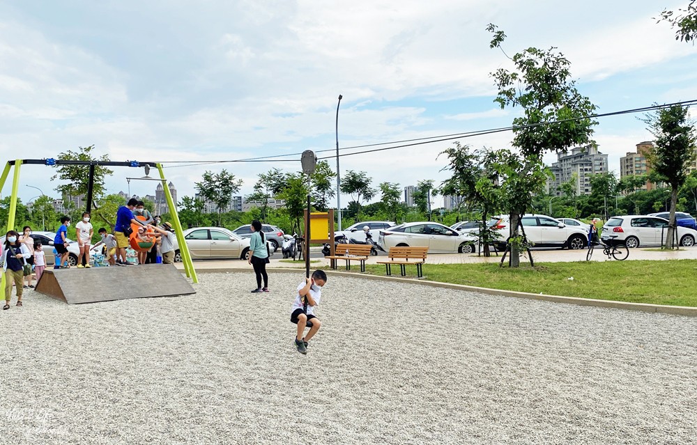 新竹AI智慧園區公園，滑步車練習場、沙坑、滑索~親子放風共融公園 - yuki.tw