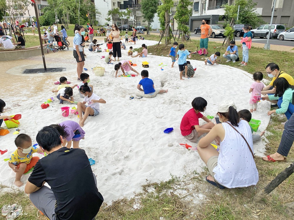 新竹AI智慧園區公園，滑步車練習場、沙坑、滑索~親子放風共融公園 - yuki.tw