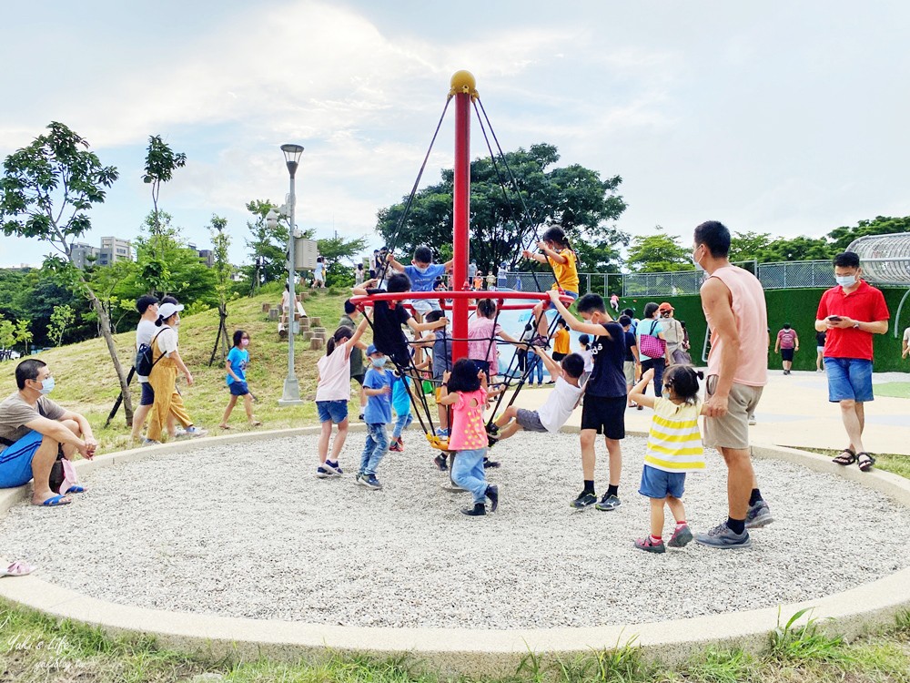 新竹AI智慧園區公園，滑步車練習場、沙坑、滑索~親子放風共融公園 - yuki.tw