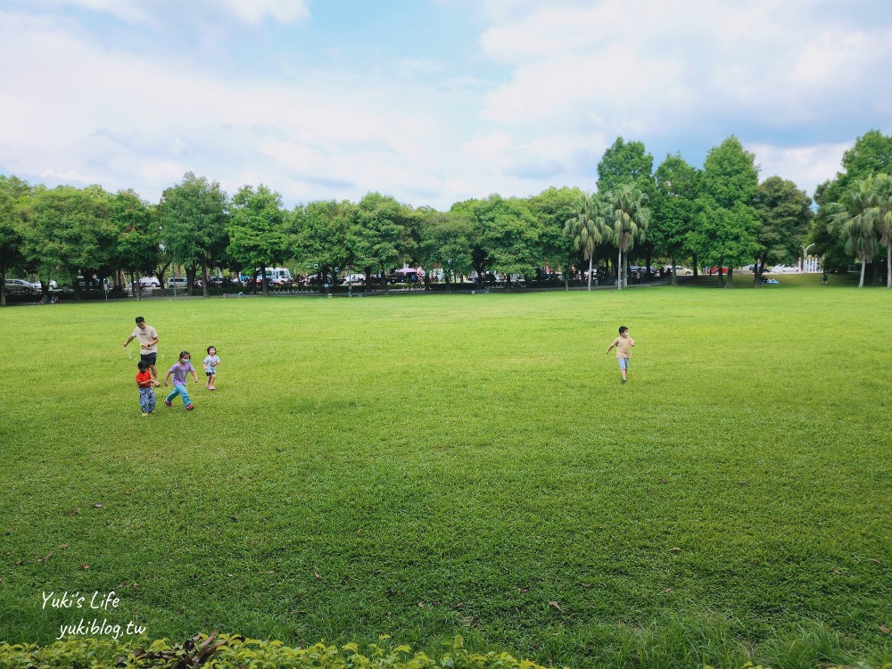 雲林景點》古坑綠色隧道，假日市集超熱鬧，有吃有玩又好買還能草地野餐~ - yuki.tw