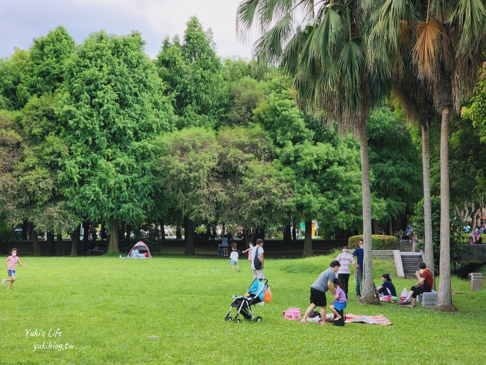 雲林景點》古坑綠色隧道，假日市集超熱鬧，有吃有玩又好買還能草地野餐~ - yuki.tw