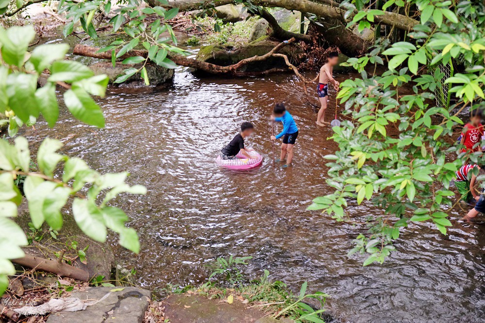 新北萬里景點》淺沐道休閒農莊，石板烤肉加小溪玩水超清涼 - yuki.tw