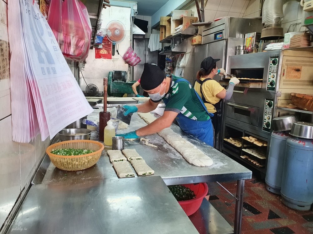 基隆美食┃阿國碳烤燒餅┃香酥的單純好味道，銅板價格也太佛