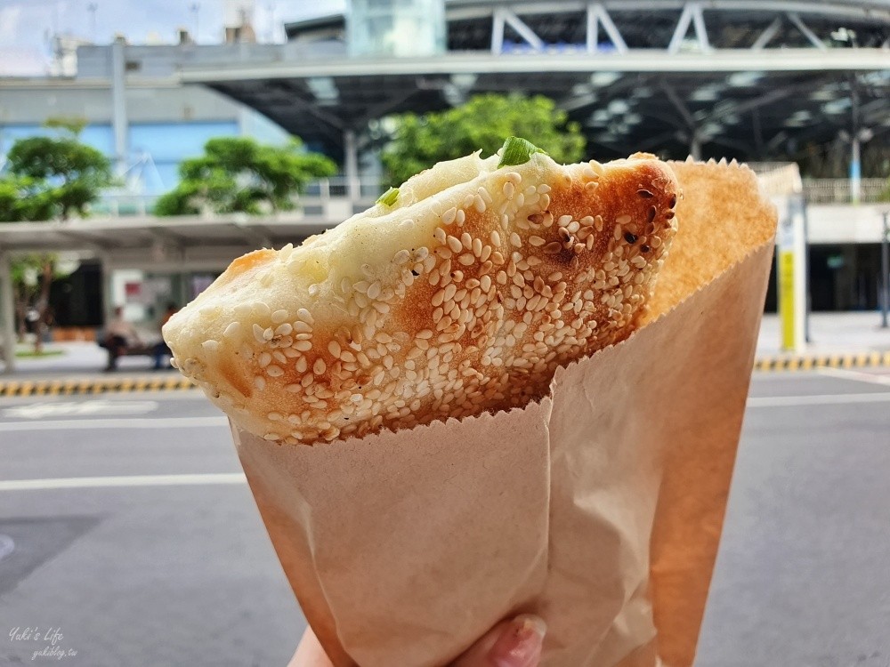 基隆美食┃阿國碳烤燒餅┃香酥的單純好味道，銅板價格也太佛 - yuki.tw