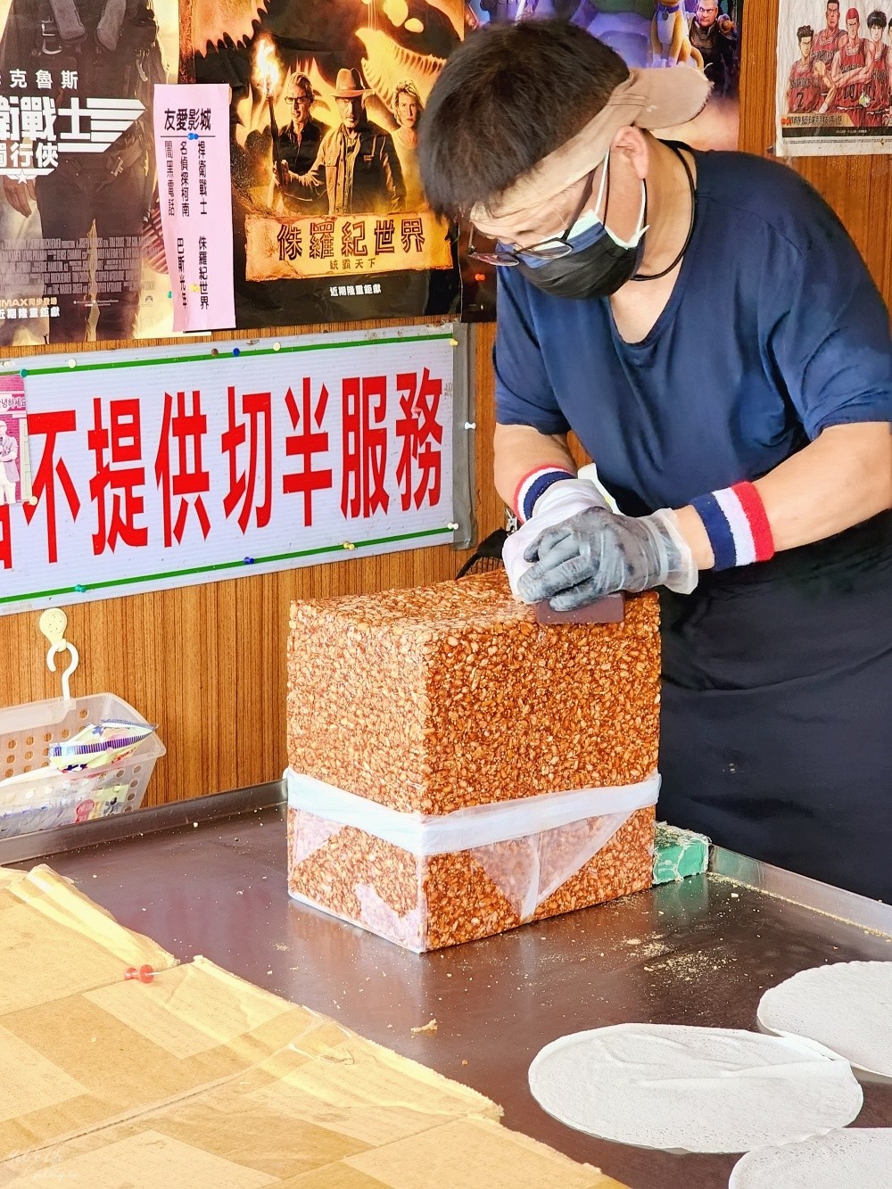 宜蘭礁溪美食》吳記花生捲冰淇淋，花生粉給好多餅皮又Ｑ，排隊也要吃到～ - yuki.tw