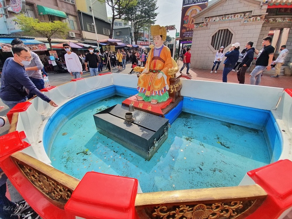 高雄一日遊》旗津老街美食巡禮真熱鬧，再搭渡輪去吃大碗公冰玩一天 - yuki.tw