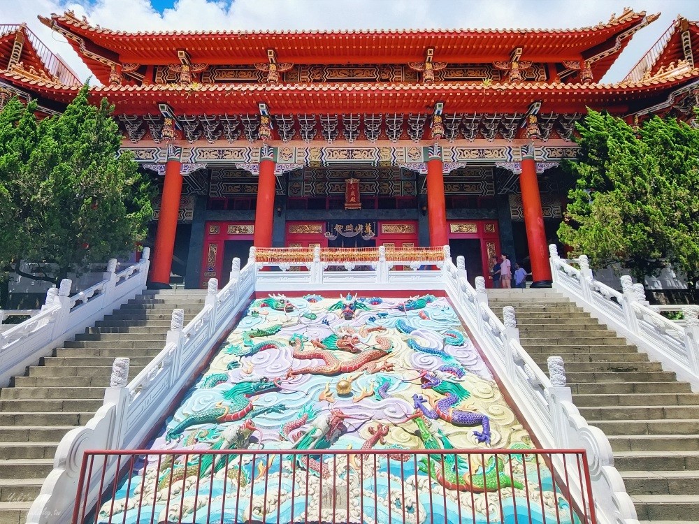 南投魚池景點》日月潭文武廟，觀景台賞湖景、超美年梯、Q版月老同框打卡 - yuki.tw