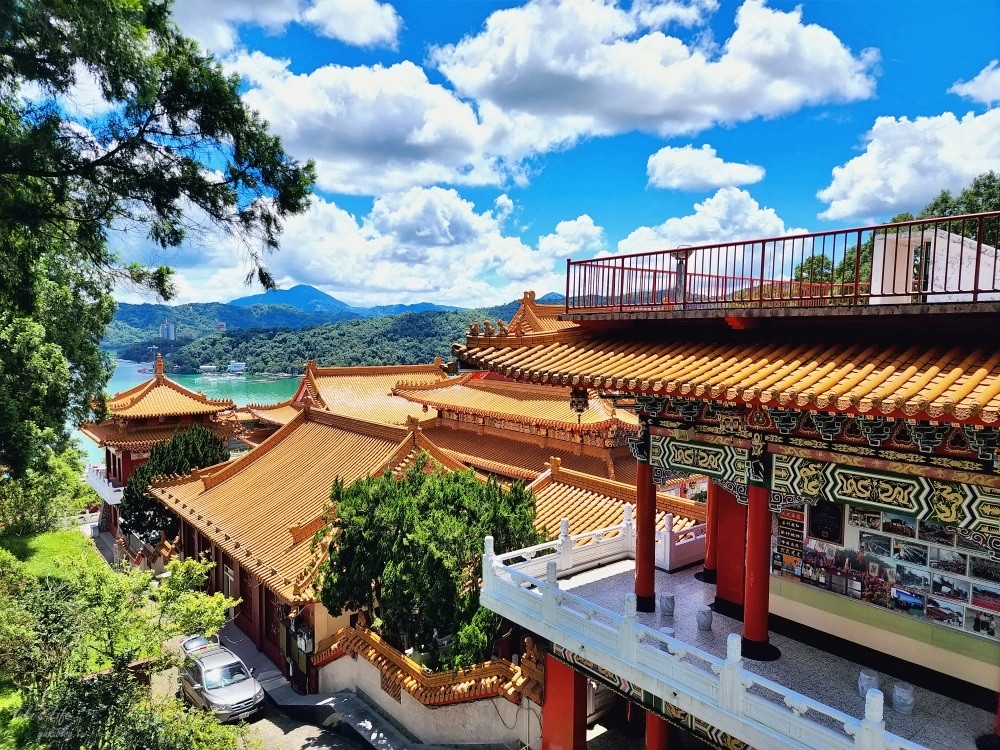 南投魚池景點》日月潭文武廟，觀景台賞湖景、超美年梯、Q版月老同框打卡 - yuki.tw