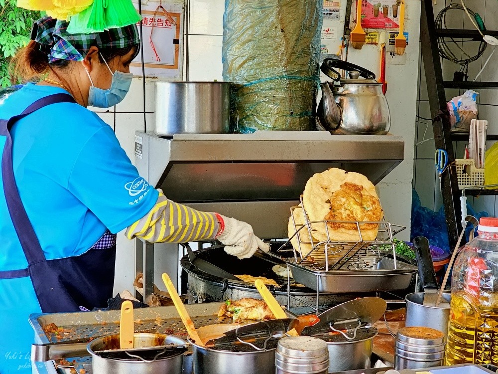 宜蘭頭城美食》阿嬤蔥油餅，排隊銅板小吃還有停車場 - yuki.tw