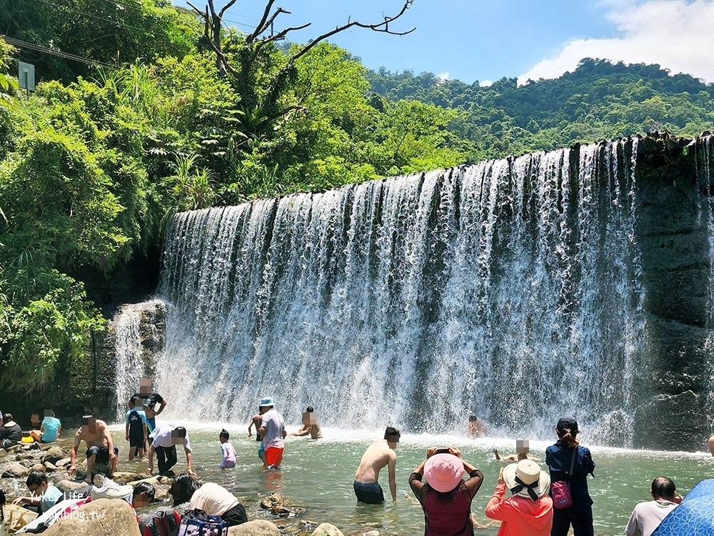 新竹北埔景點》北埔冷泉，特別黃色冷泉池，瀑布超壯觀看了就涼~ - yuki.tw