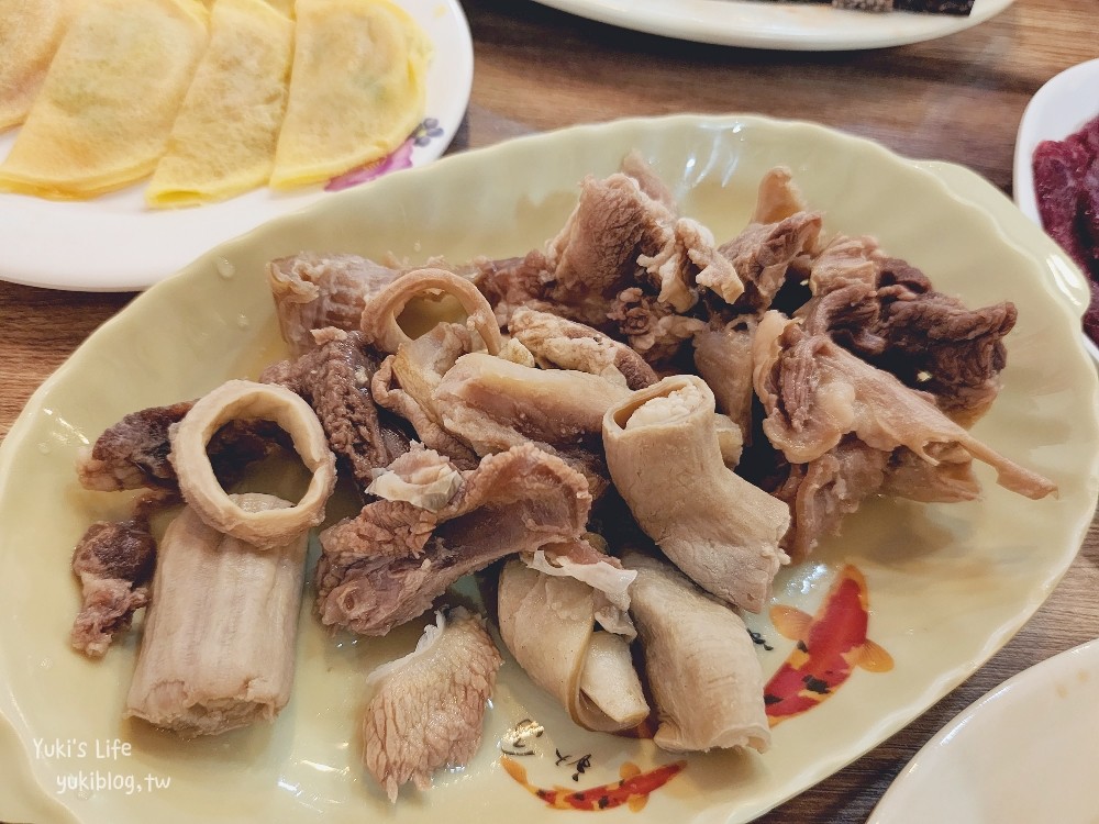 台南海安路美食》四季溫體牛肉鍋，善化牛肉鮮嫩好吃，牛腩鍋底也是讚~ - yuki.tw