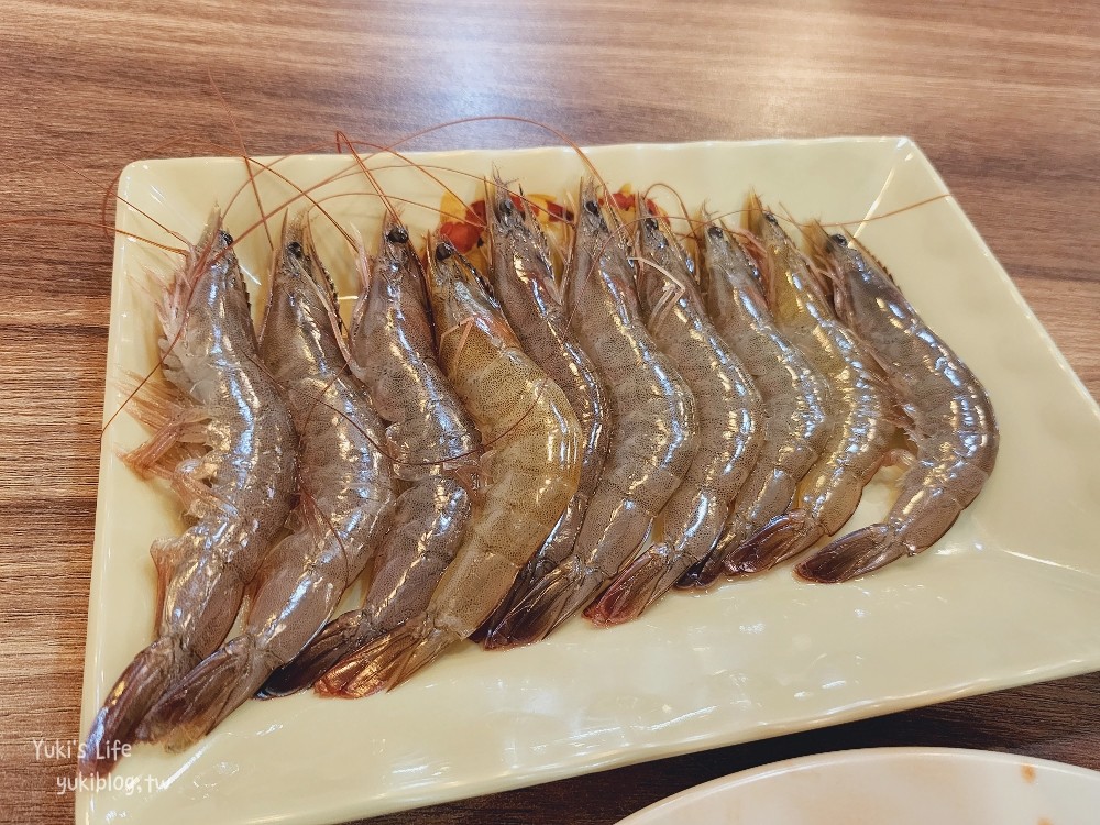 台南海安路美食》四季溫體牛肉鍋，善化牛肉鮮嫩好吃，牛腩鍋底也是讚~ - yuki.tw