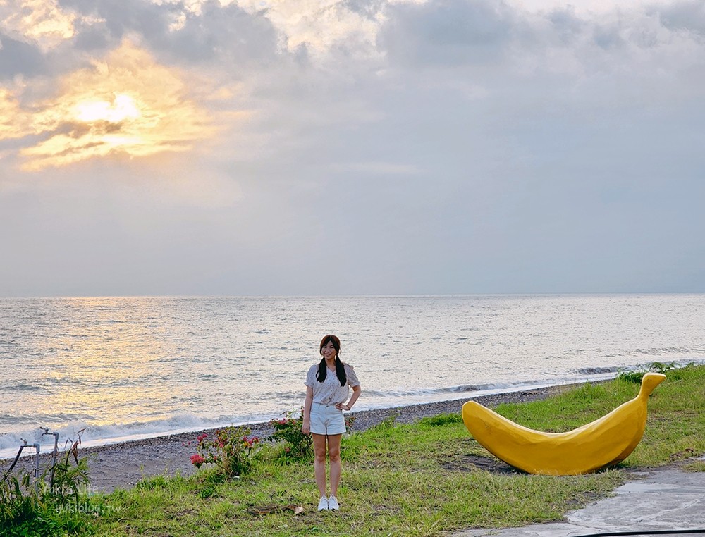 屏東枋山》愛琴海岸海景咖啡，看海第一排幻彩月亮椅超浪漫~ - yuki.tw