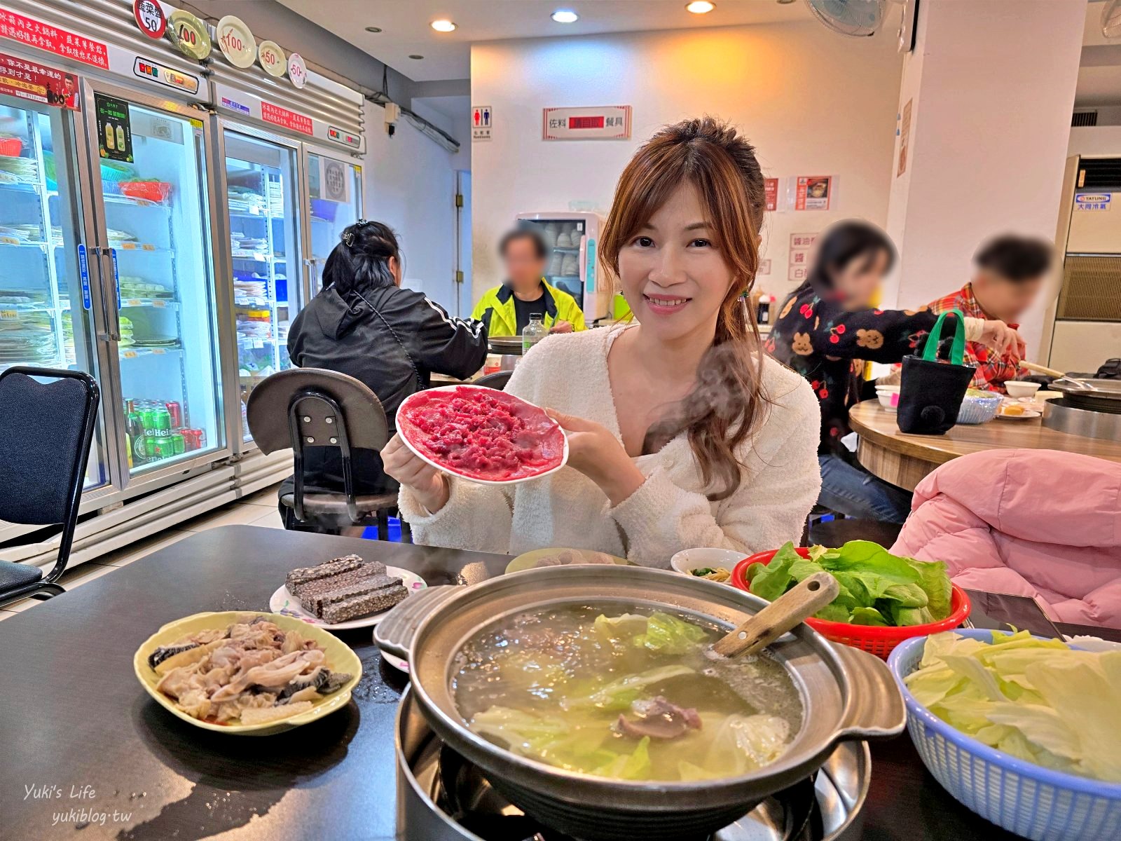 台南海安路美食》恬鑫四季溫體牛肉鍋，善化牛肉鮮嫩好吃，牛腩鍋底也是讚~最新菜單