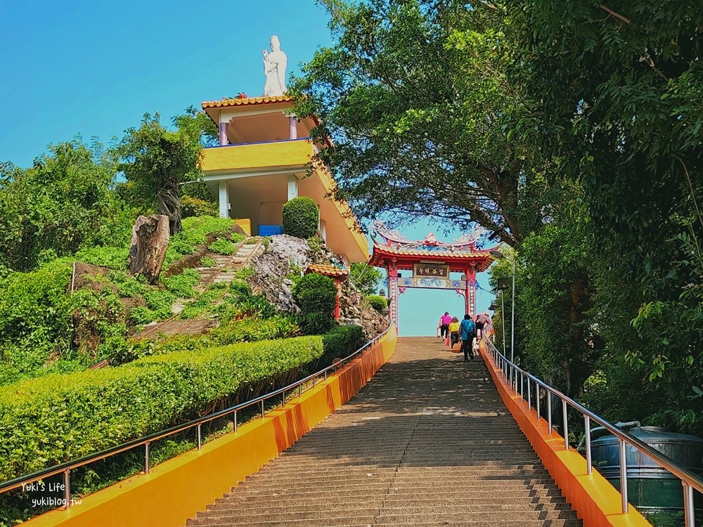 桃園景點》大溪蓮座觀音寺，登上百步雲梯的世外桃源，餵魚看長壽龜休閒好去處 - yuki.tw