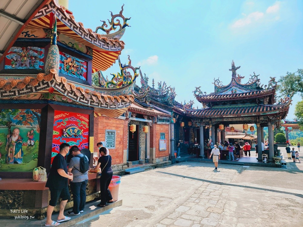 桃園景點》大溪蓮座觀音寺，登上百步雲梯的世外桃源，餵魚看長壽龜休閒好去處 - yuki.tw