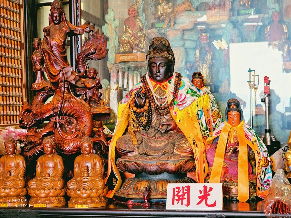 桃園景點》大溪蓮座觀音寺，登上百步雲梯的世外桃源，餵魚看長壽龜休閒好去處 - yuki.tw