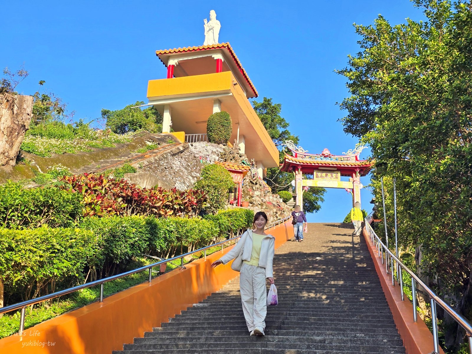 20260128160708_0_a6f5c2 桃園景點》大溪蓮座觀音寺，登上百步雲梯的世外桃源，餵魚看長壽龜休閒好去處（停車場）