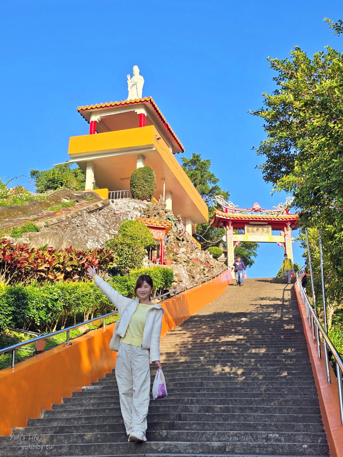 20260128160717_0_65964f 桃園景點》大溪蓮座觀音寺，登上百步雲梯的世外桃源，餵魚看長壽龜休閒好去處（停車場）