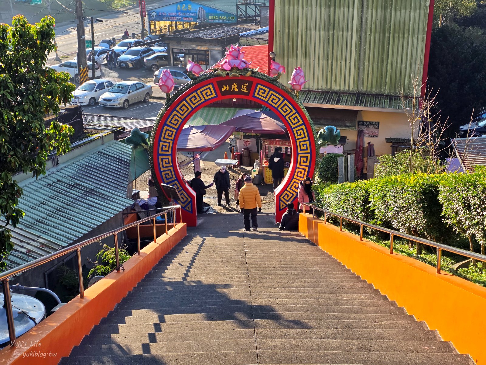20260128160736_0_d55721 桃園景點》大溪蓮座觀音寺，登上百步雲梯的世外桃源，餵魚看長壽龜休閒好去處（停車場）
