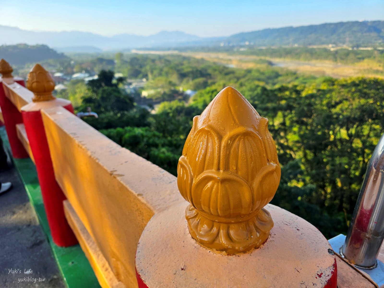 20260128161045_0_1455cb 桃園景點》大溪蓮座觀音寺，登上百步雲梯的世外桃源，餵魚看長壽龜休閒好去處（停車場）